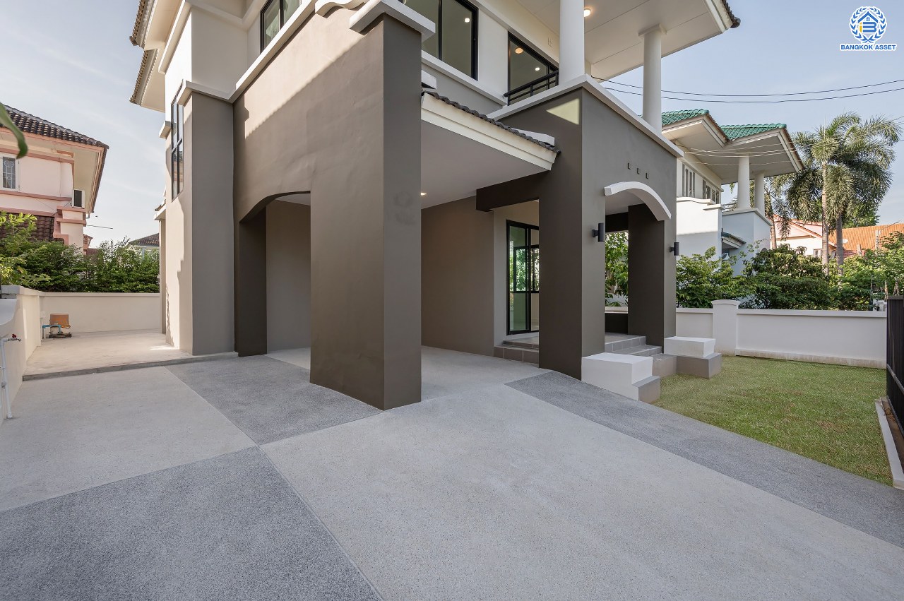 บ้านมือสองตกแต่งใหม่ แบรนด์ Q.House โครงการ ลัดดารมย์ ปิ่นเกล้า เนื้อที่ 53.1 ตร.ว. พื้นที่ใช้สอย 211.5 ตร.ม. ฟังก์ชันจัดเต็ม 3 ห้องนอน 2 ห้องน้ำ จอดรถได้ 2 คัน บนทำเลศักยภาพ ใกล้เซ็นทรัลเวสต์เกต, วงเวียนพระราม5, ทางด่วน "กาญจนาภิเษก" และรถไฟฟ้า "สถานีตลาดบางใหญ่"